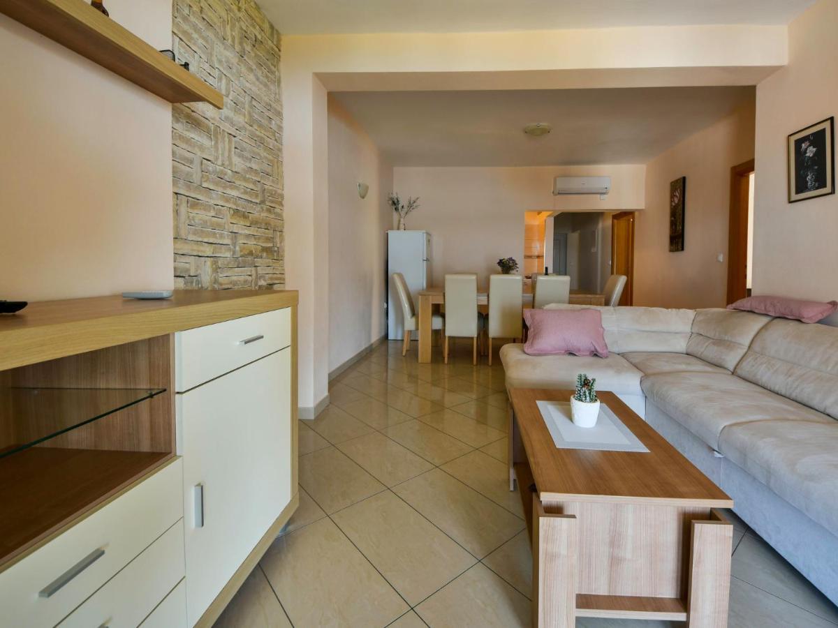 Apartment Tanja By Interhome มาสเลนีซา ภายนอก รูปภาพ
